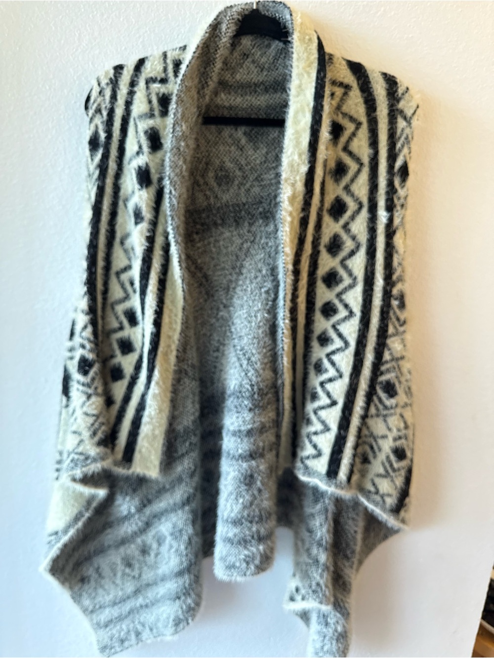 Cozy Open-Front Black & Cream Patterned Women's Sweater poncho